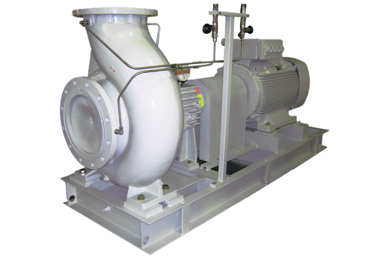 Ausschnitt einer komplett weiß lackierten KRP (OH1, API 610) einstufigen Offshore Pumpe in Fußaufstellung.