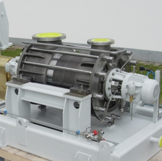 Ansicht von oben auf ein Apollo GMHD Pumpenskid, einer mehrstufigen Hochdruck-Pumpe für große Volumenströme gemäß API 610, Typ BB4.