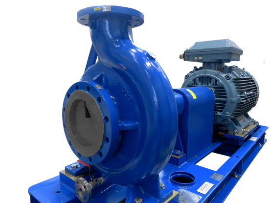 Ausschnitt einer einstufige, einflutige, normalsaugende Spiralgehäusepumpe nach DIN EN 22858, welche blau glänzend lackiert ist.