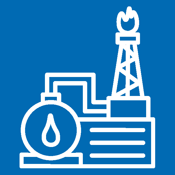 Ein weißes Symbolbild mit einer Raffinerieanlage mit Öltank und Stahlturm und einer Flamme, repräsentiert die Raffinerie-Öl-und Gasindustrie. Der Hintergrund ist blau.